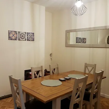 3 Bed Apartmán